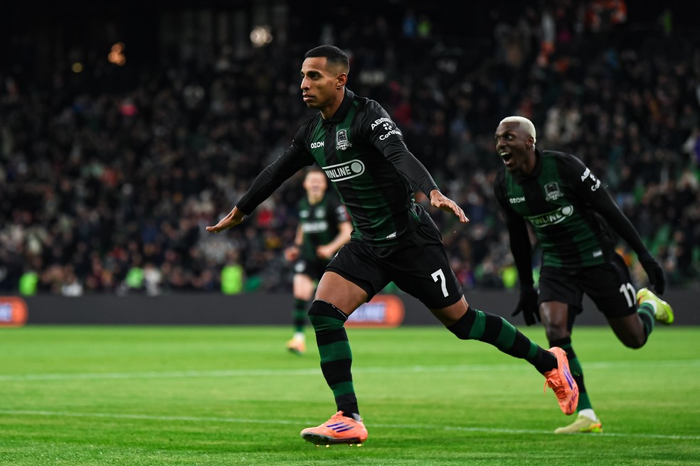 Victor Sá comemora gol pelo Krasnodar