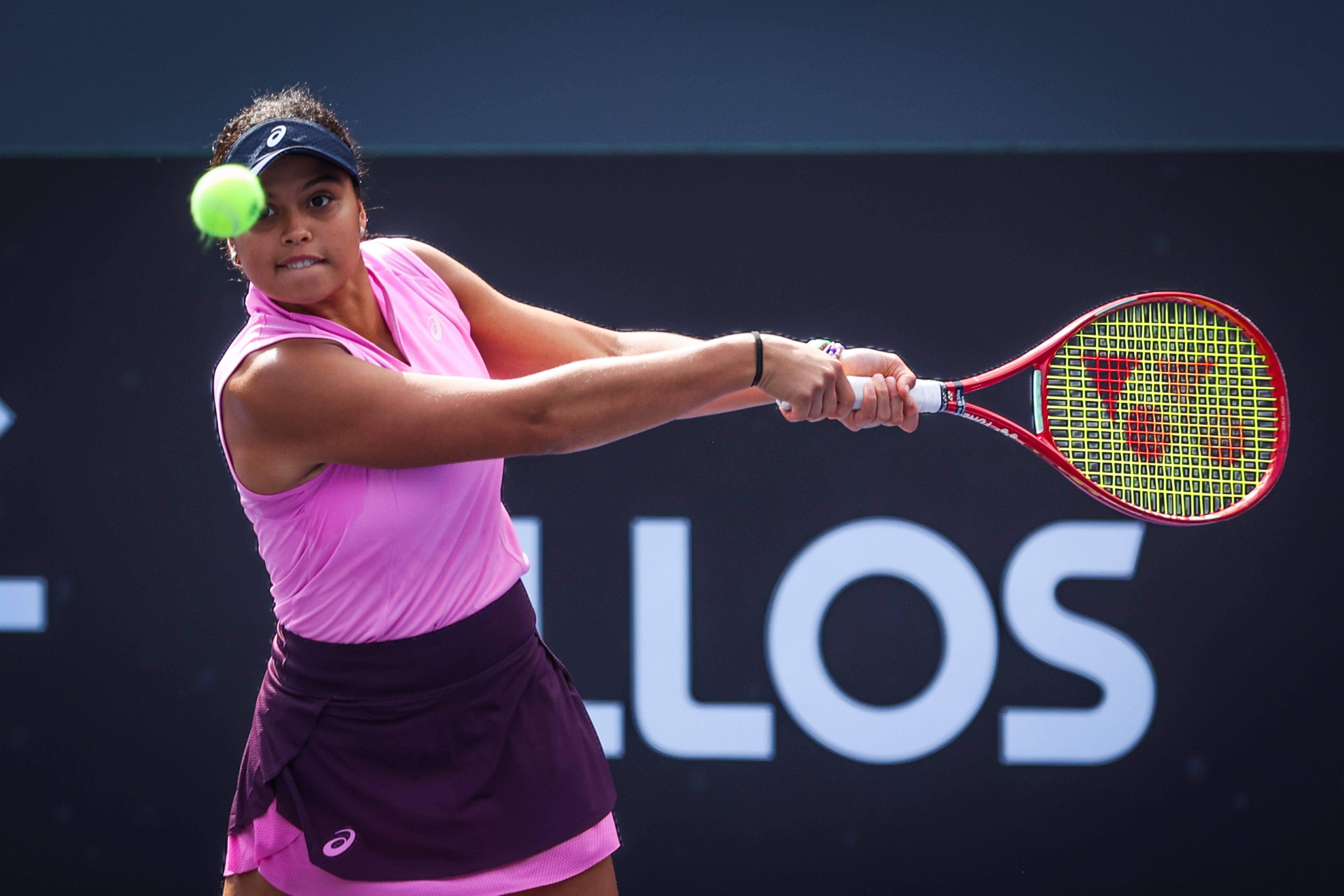 Naná Silva bate australiana de virada e vence na estreia no SP Open