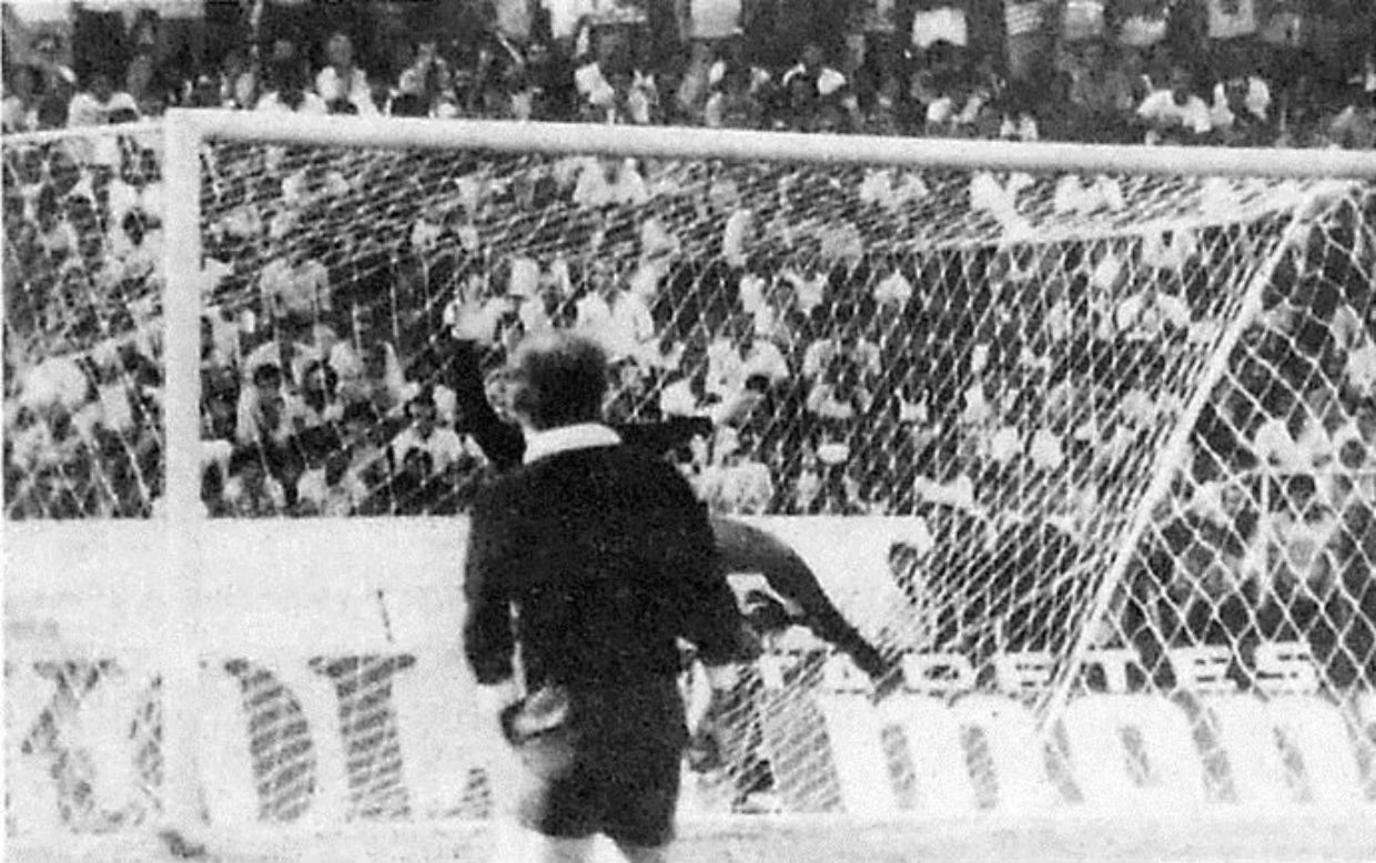 Palmeiras conquista título no Peru com troféu quebrado e ironia de Leão.