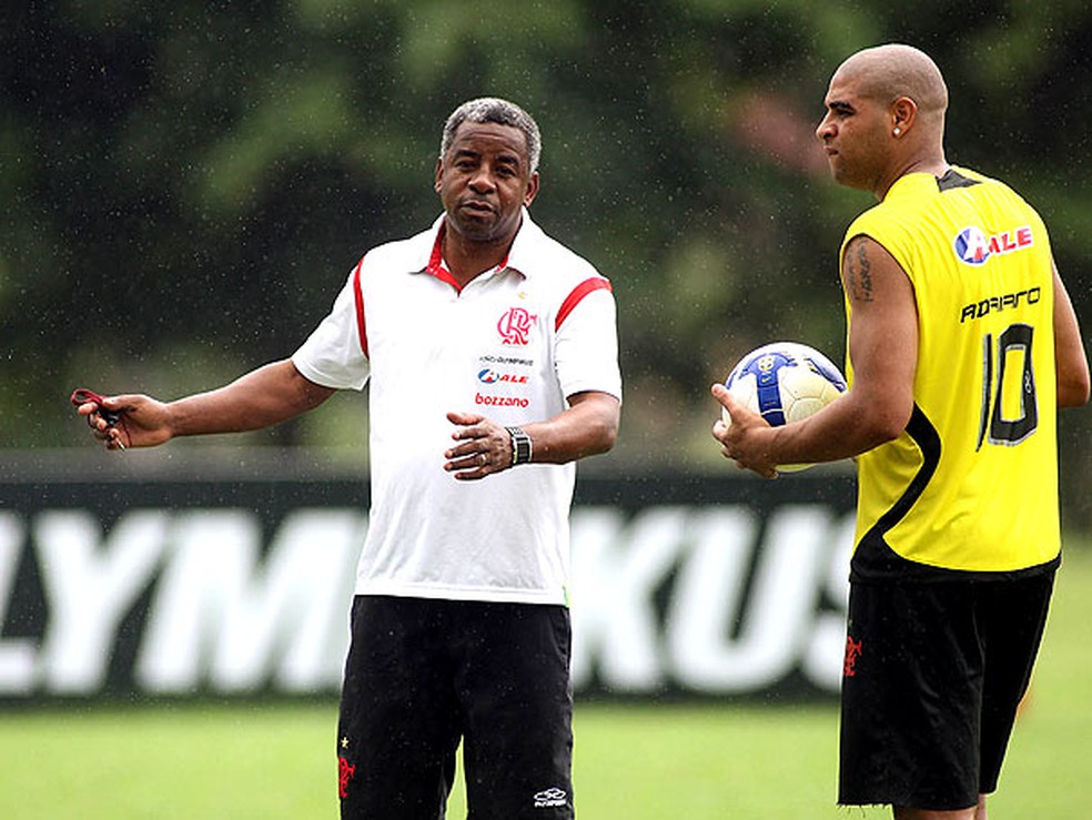 Andrade e Adriano no Flamengo em 2009 — Foto: VIPCOMM
