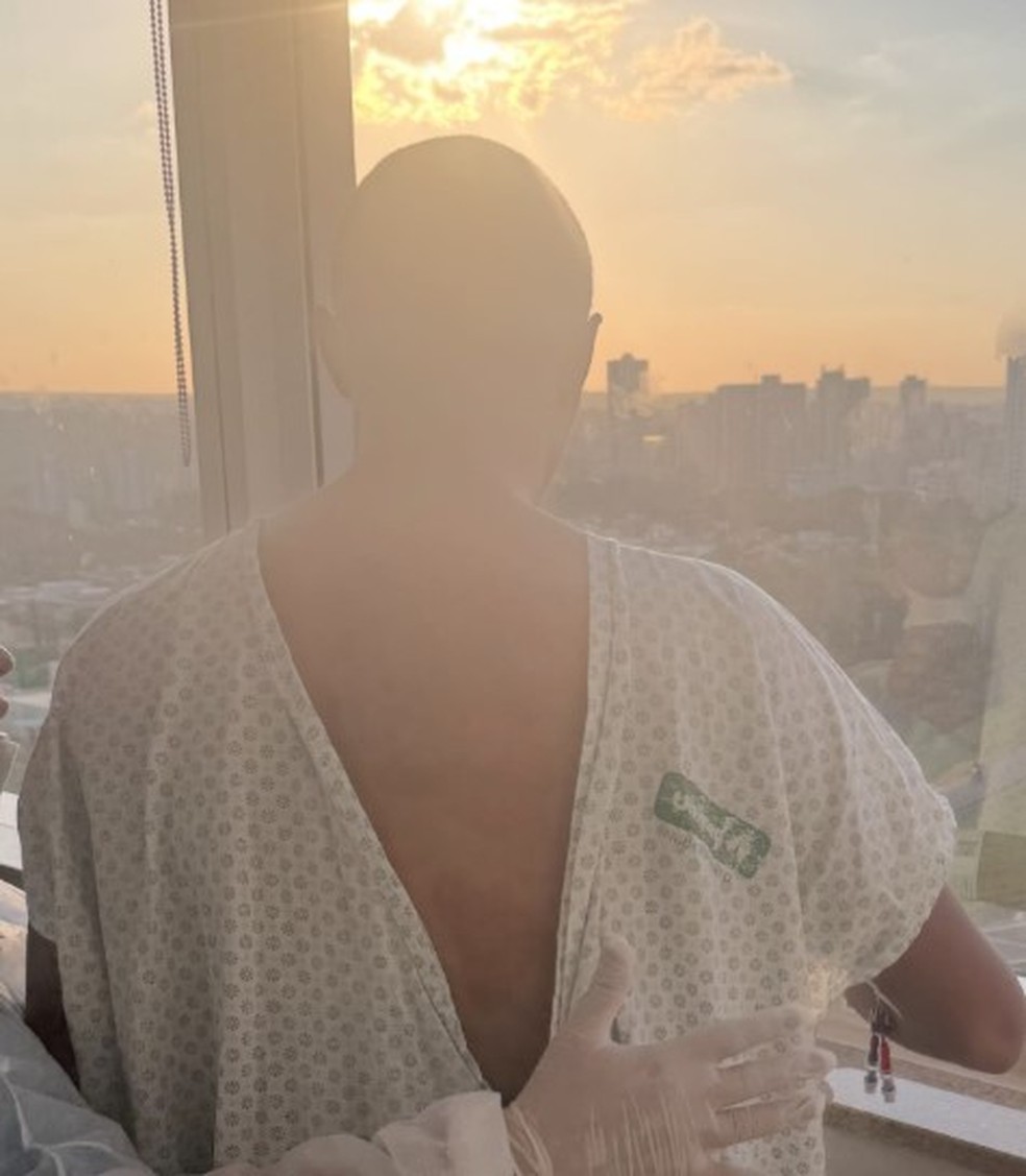 Pedro Severino aparece de costas em publicação feita pelo pai — Foto: Reprodução Instagram