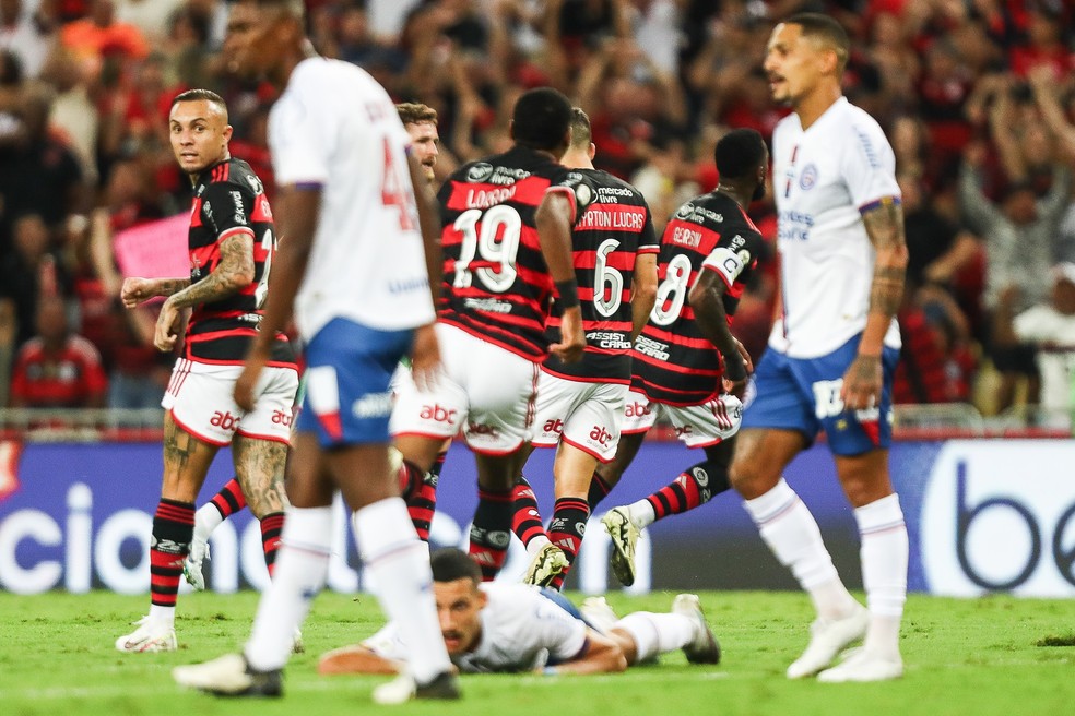 Jogadores do Flamengo marcaram duas vezes contra o Bahia
