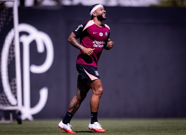 De volta ao CT! Memphis treina com bola, cai no BID e vai para decisão na Libertadores.