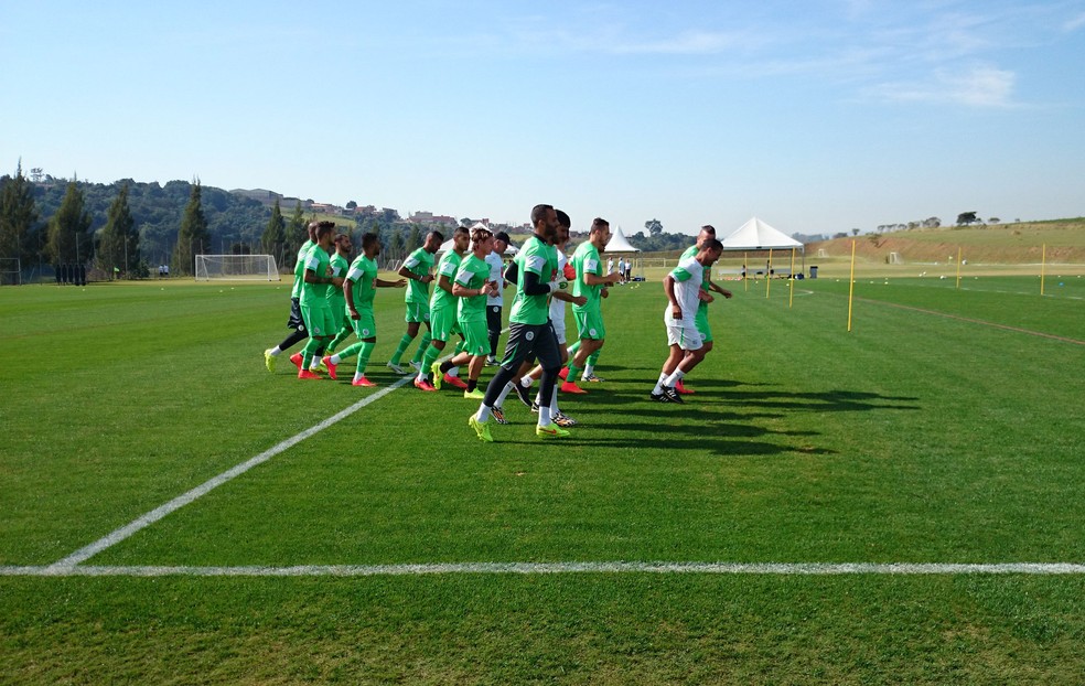Seleção da Argélia durante treino em Sorocaba para a Copa do Mundo de 2014  — Foto: Natália de Oliveira