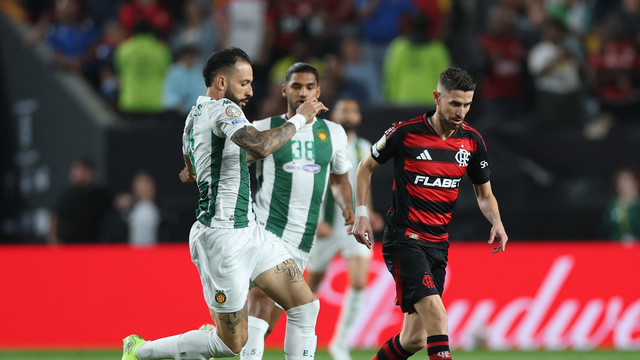 Jorginho em ação em Flamengo x Esperance