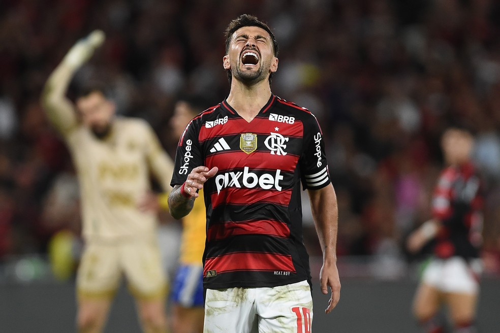 Arrascaeta lamenta chance perdida em Flamengo x Mirassol — Foto: Alexandre Durão
