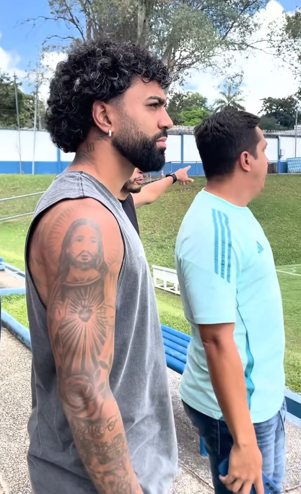 Gabigol conhece CT do feminino e da base do Cruzeiro — Foto: Reprodução