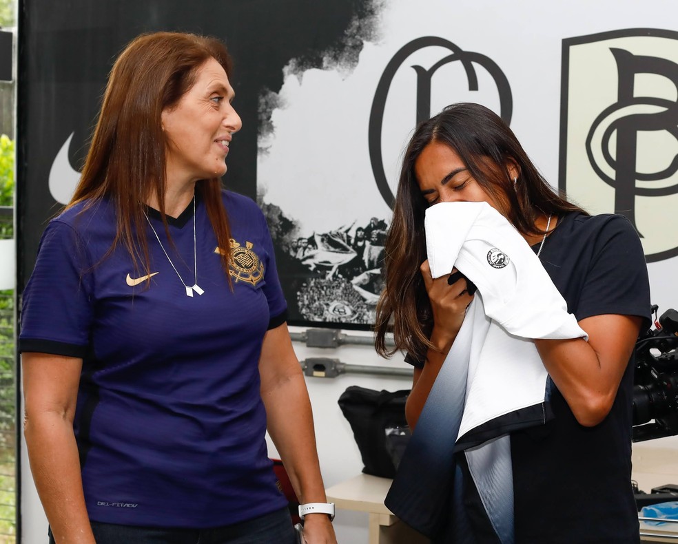Andressa Alves beija a camisa do Corinthians