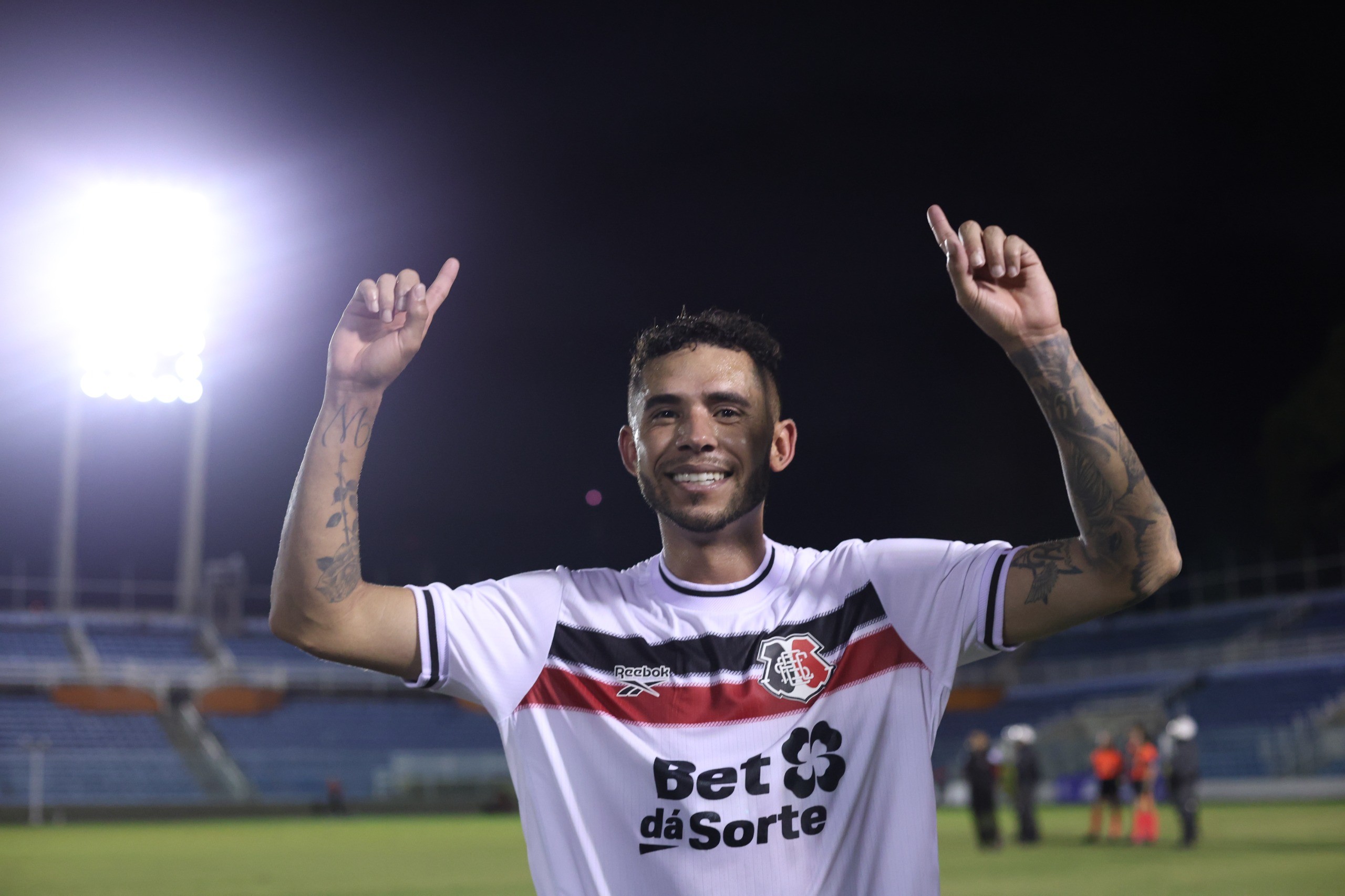 De criticado a decisivo: Renato constrói reviravolta no Santa Cruz