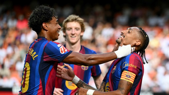 LaLiga - Valencia v FC Barcelona Raphinha Lamine Yamal