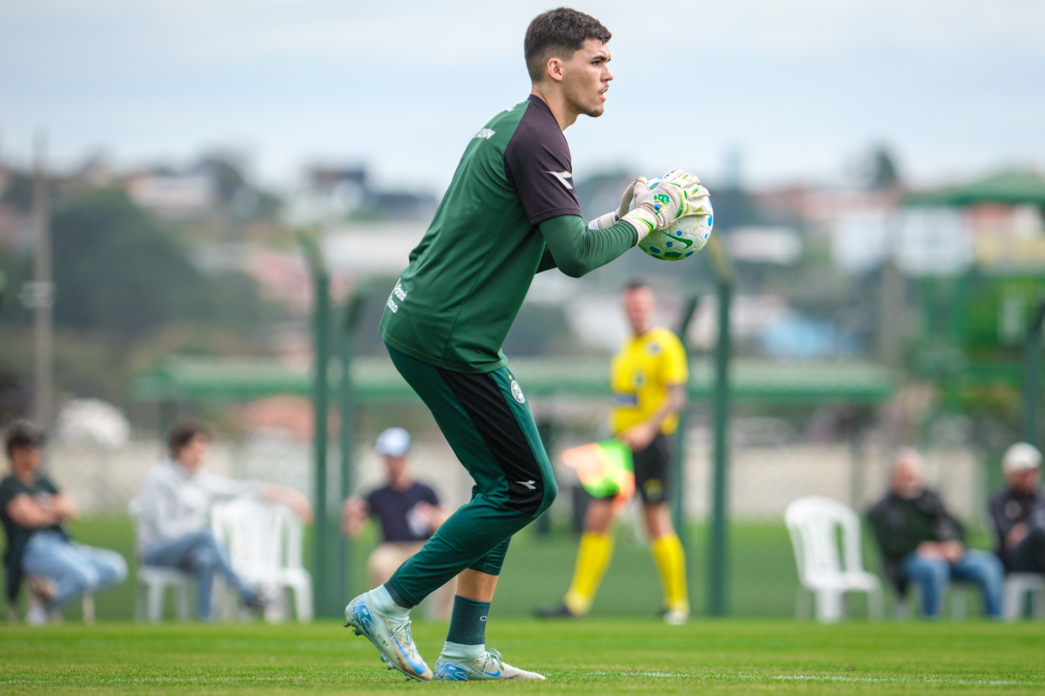 Coritiba: Pedro Morisco volta em jogo-treino e vira opção na Série A