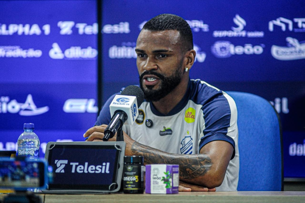 Ailton Santos comenta oscilação na Série D e disputa de posição no CSA com Kaíke