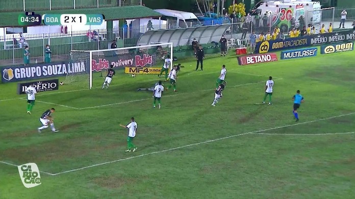 Contra tudo, posta auxiliar do Vasco após gol mal anulado contra