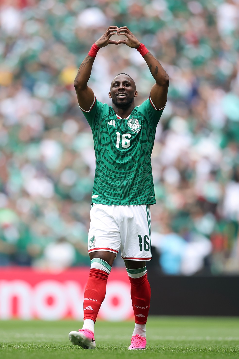 Quiñones em jogo de abertura da Copa do Mundo
