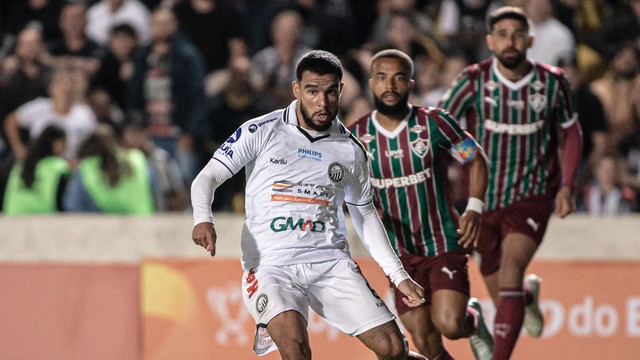 Moraes em lance de Operário-PR x Fluminense