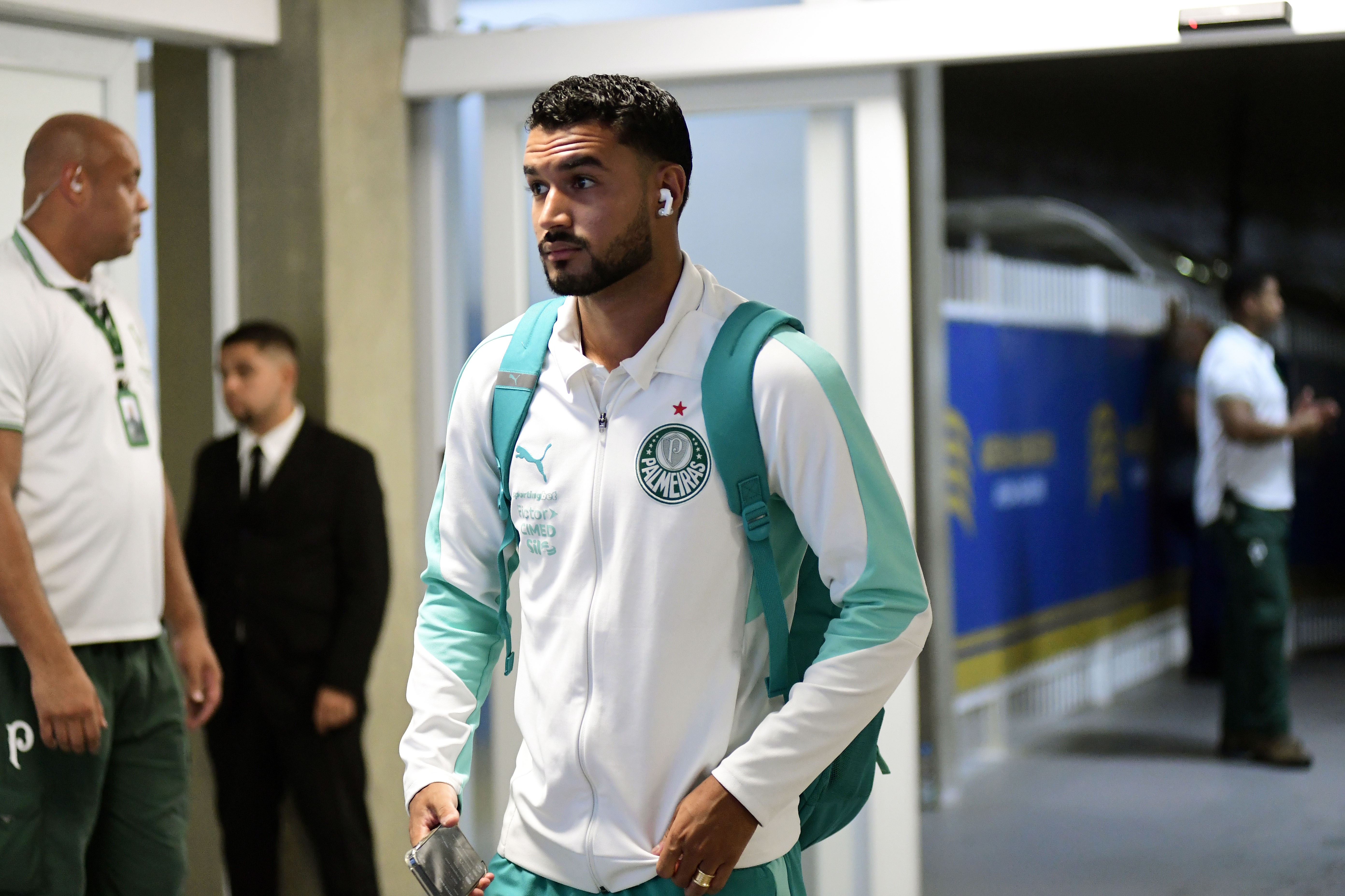 Palmeiras sofre baixa: Jefté passa por cirurgia no joelho e retorno fica para o fim da temporada
