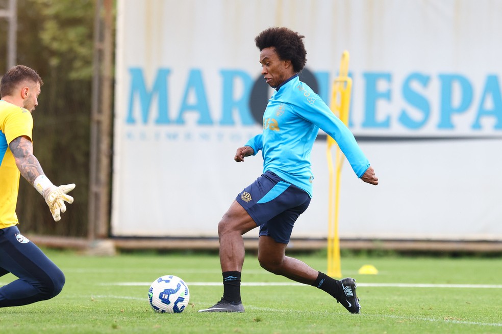 Willian em treinamento do Grêmio na quarta-feira — Foto: Rodrigo Fatturi / Grêmio FBPA
