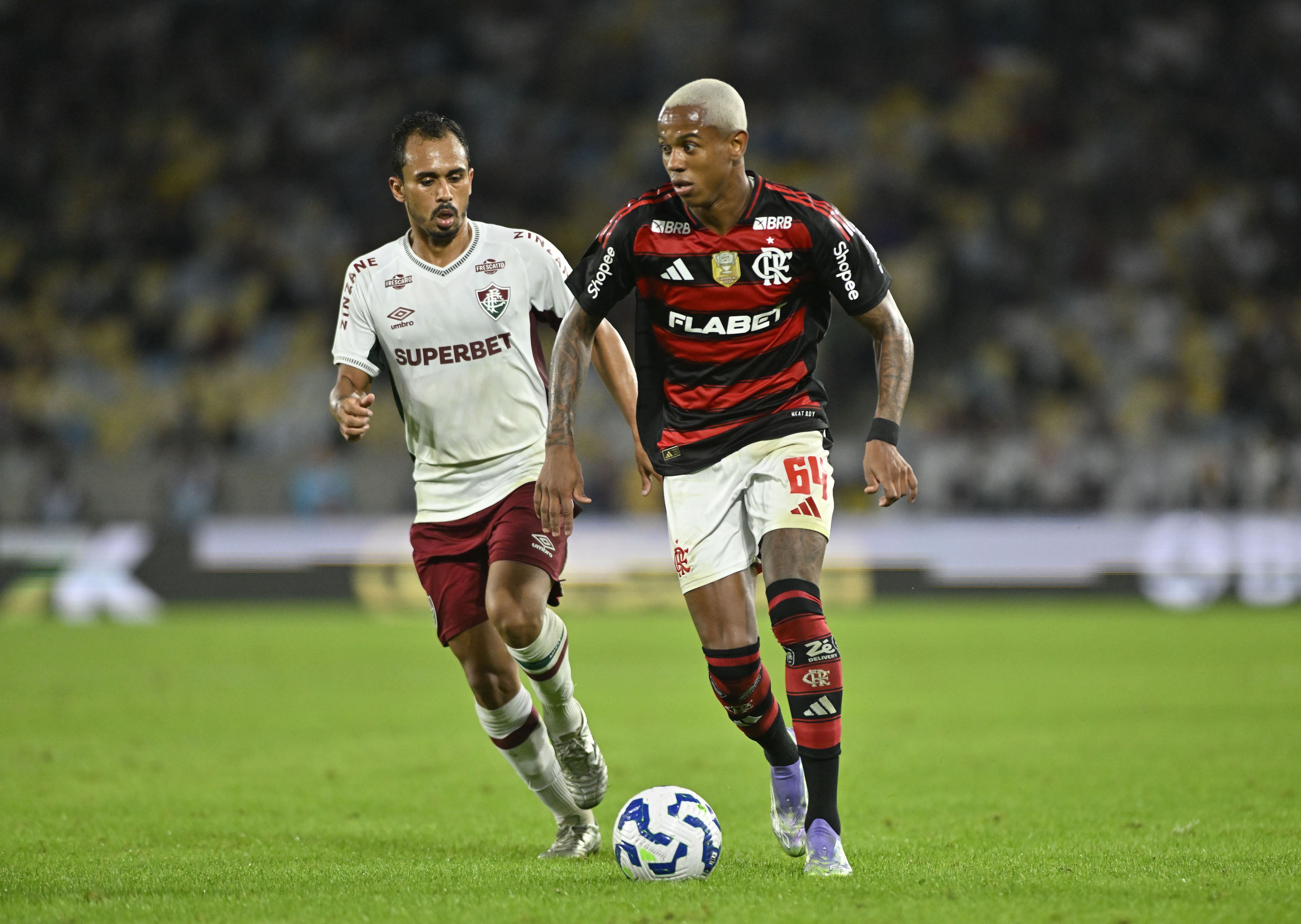 Estreia de Wallace Yan como titular no Flamengo: susto, Thiago Silva e discussão.