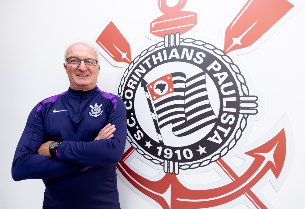 Dorival elogia trabalho de Ramón no Corinthians, exalta torcida e diz: "Espero deixar um legado"