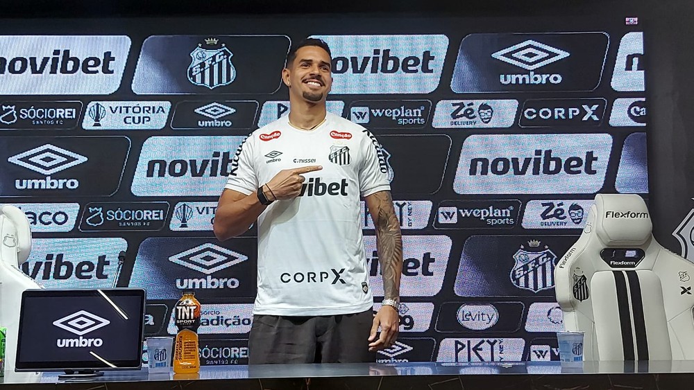 Lucas Veríssimo retorna ao Santos e diz voltar mais maduro após saída conturbada