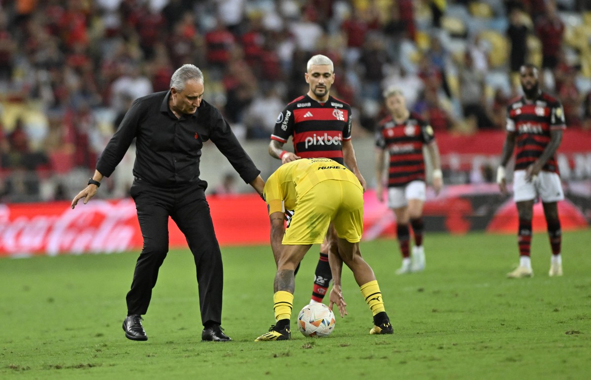Desordem e nervosismo prejudicam desempenho do Flamengo contra o Peñarol