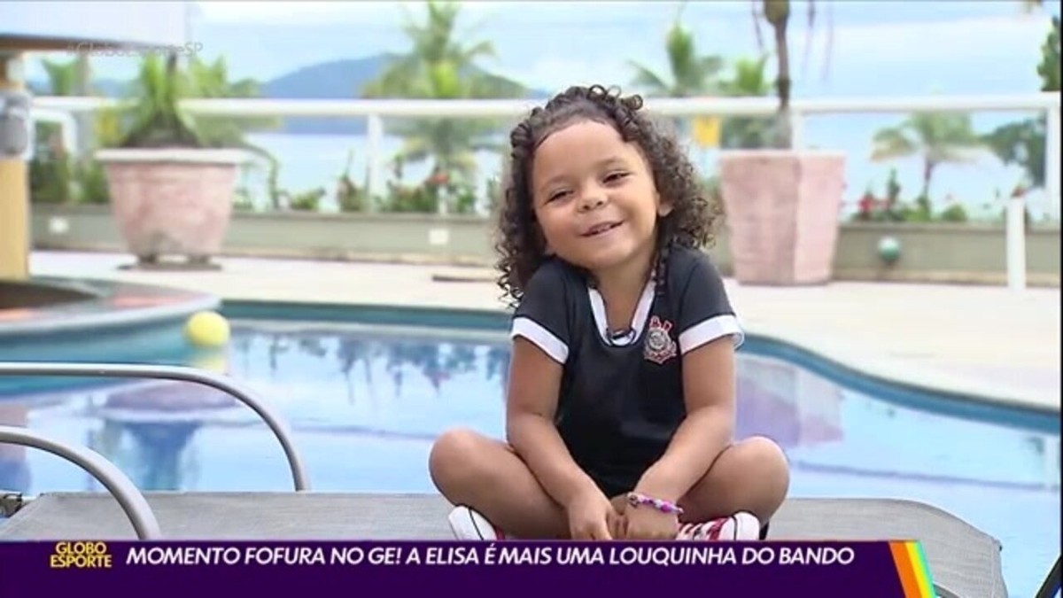 Torcedora mirim do Corinthians emociona web com vídeos apoiando o Timão