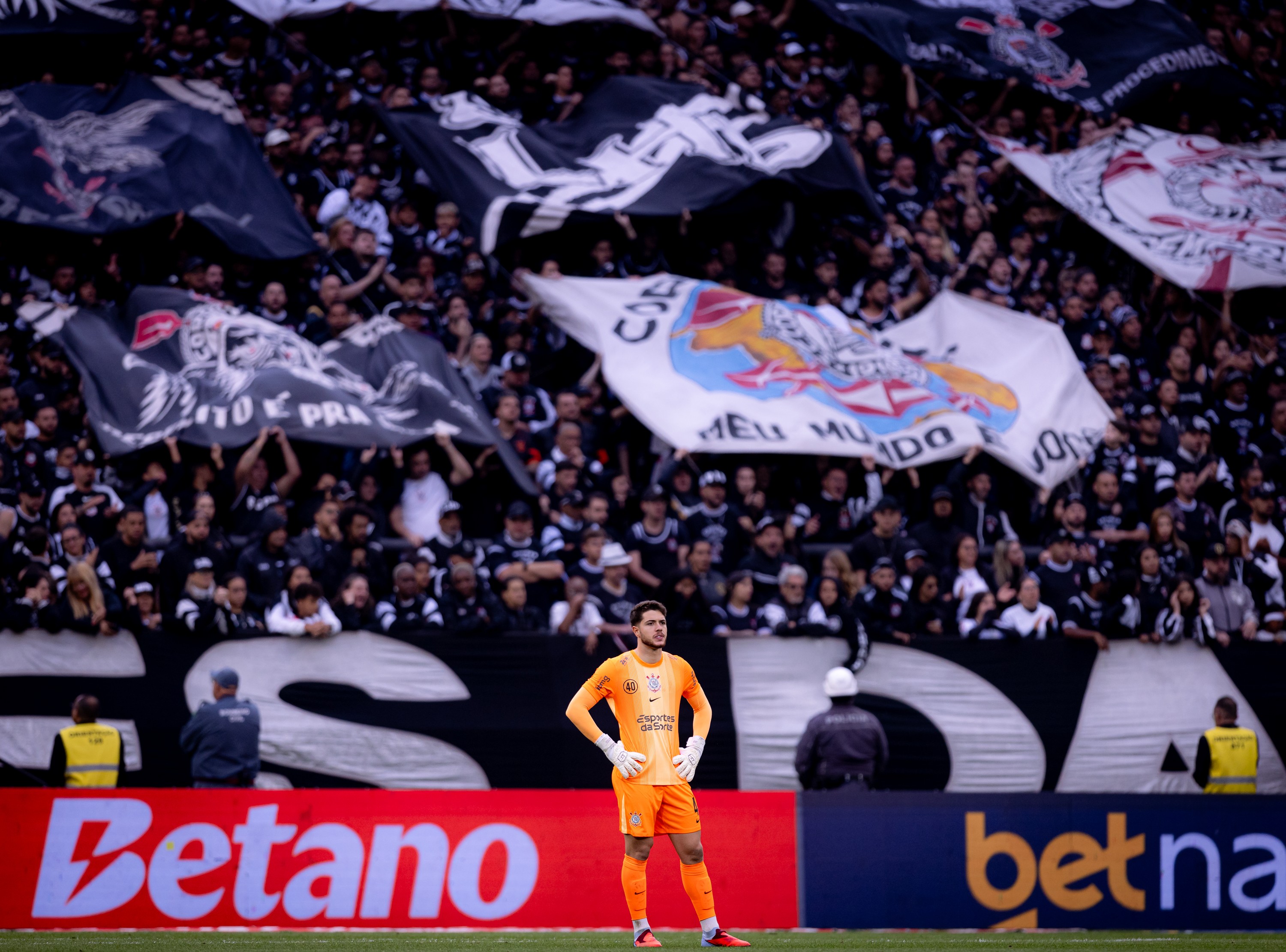 Pior ano na arena? Corinthians projeta o pior ano: 5 derrotas travam o time em casa.
