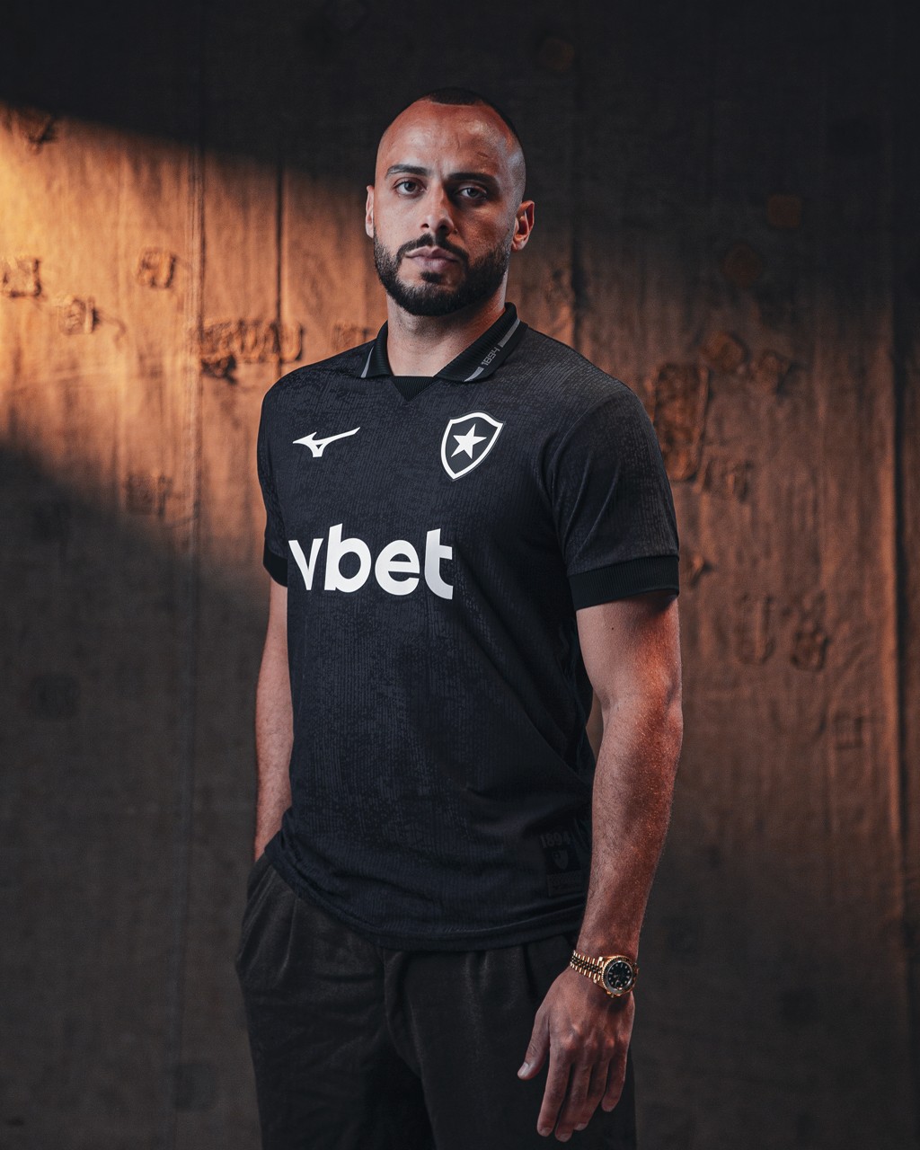 Botafogo estreia novo uniforme contra o Vitória; veja imagens
