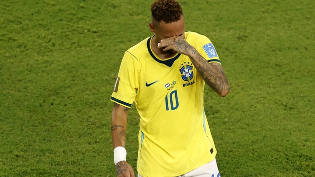 Neymar chora em seu retorno à Seleção depois de quase mil dias