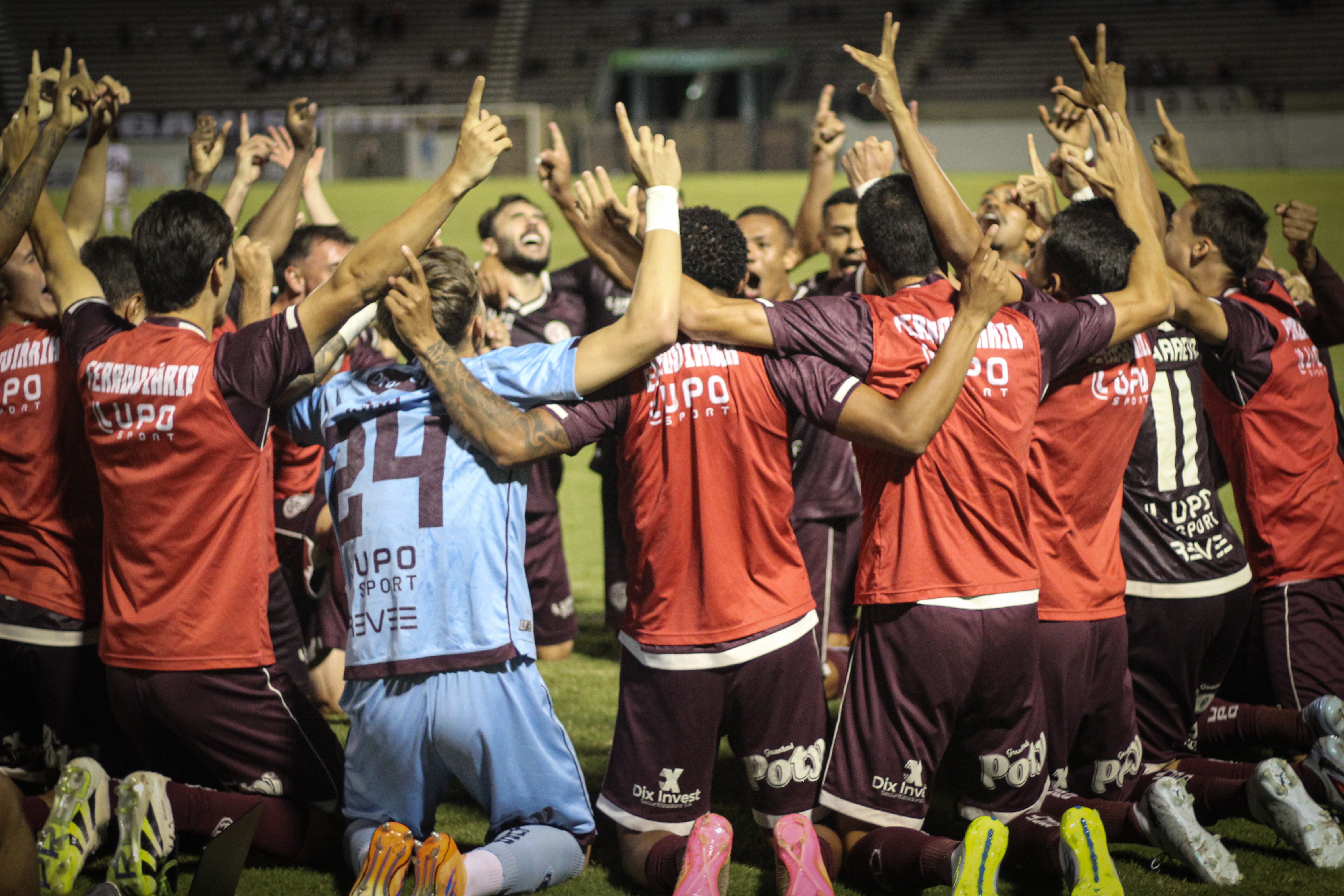 Elenco da Ferroviária grava mensagem para torcida antes de jogo do acesso; assista