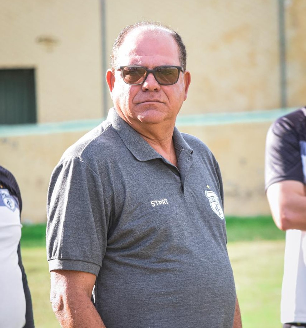 Waguinho Dias, técnico do Treze, no jogo contra o Sousa — Foto: Daniel Vieira / Treze