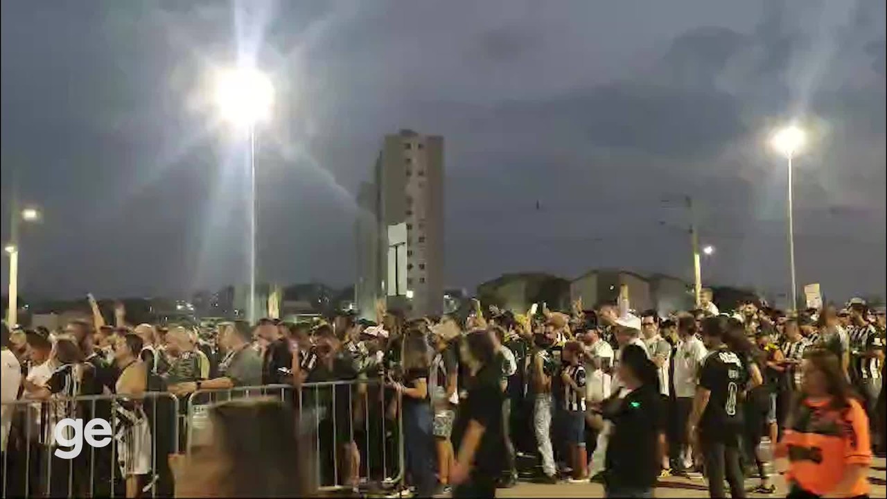 Veja a chegada dos torcedores atleticanos, na Arena MRV, para o jogo contra o Vasco