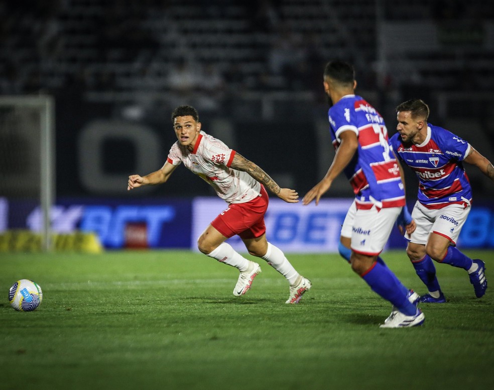 Gustavo Neves em partida do Bragantino contra o Fortaleza &mdash; Foto: Ari Ferreira/Red Bull Bragantino