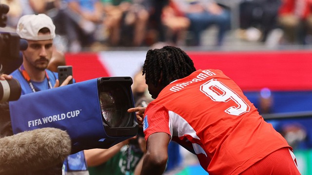 Gol Manzambi em Suíça x Bósnia