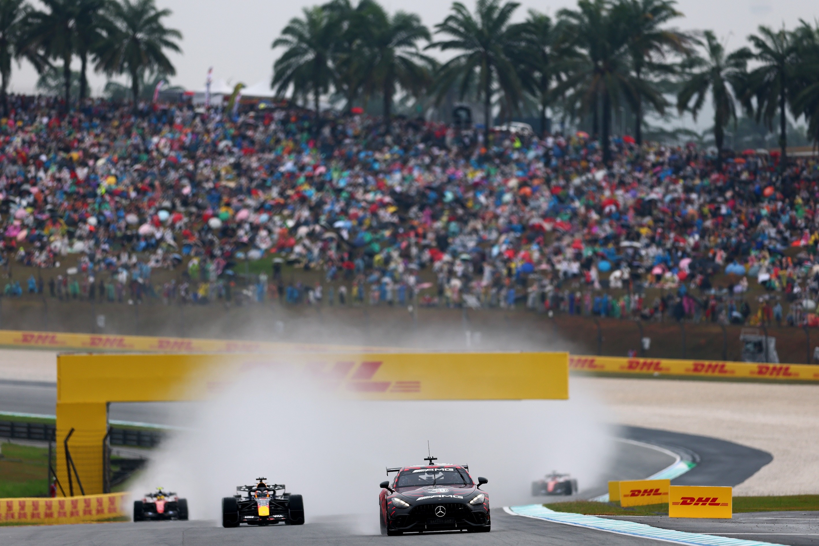 Pilotos criticam caos antes da largada na Malásia: "Não parecia a F1"