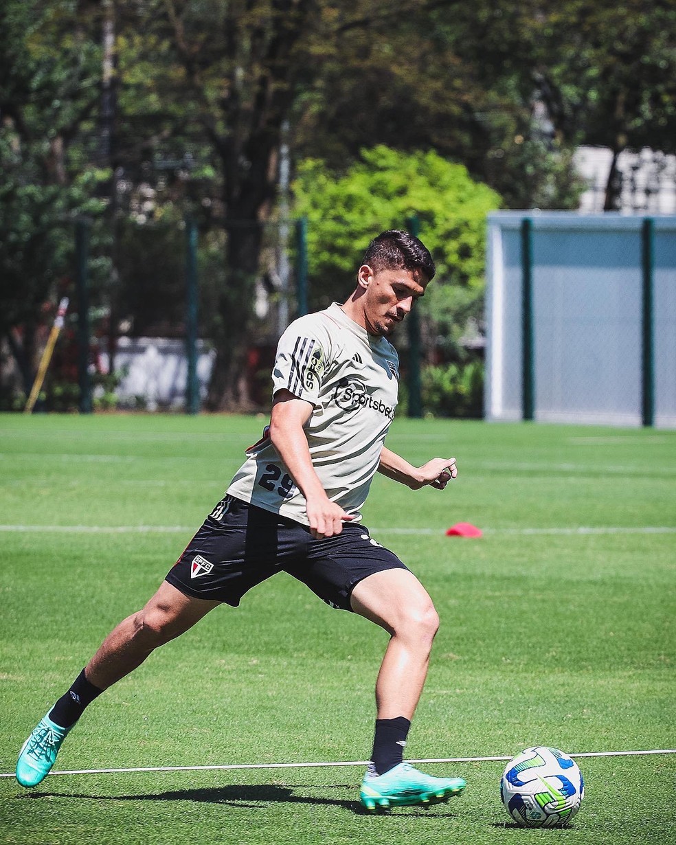 Ferraresi em treino do São Paulo — Foto: São Paulo FC