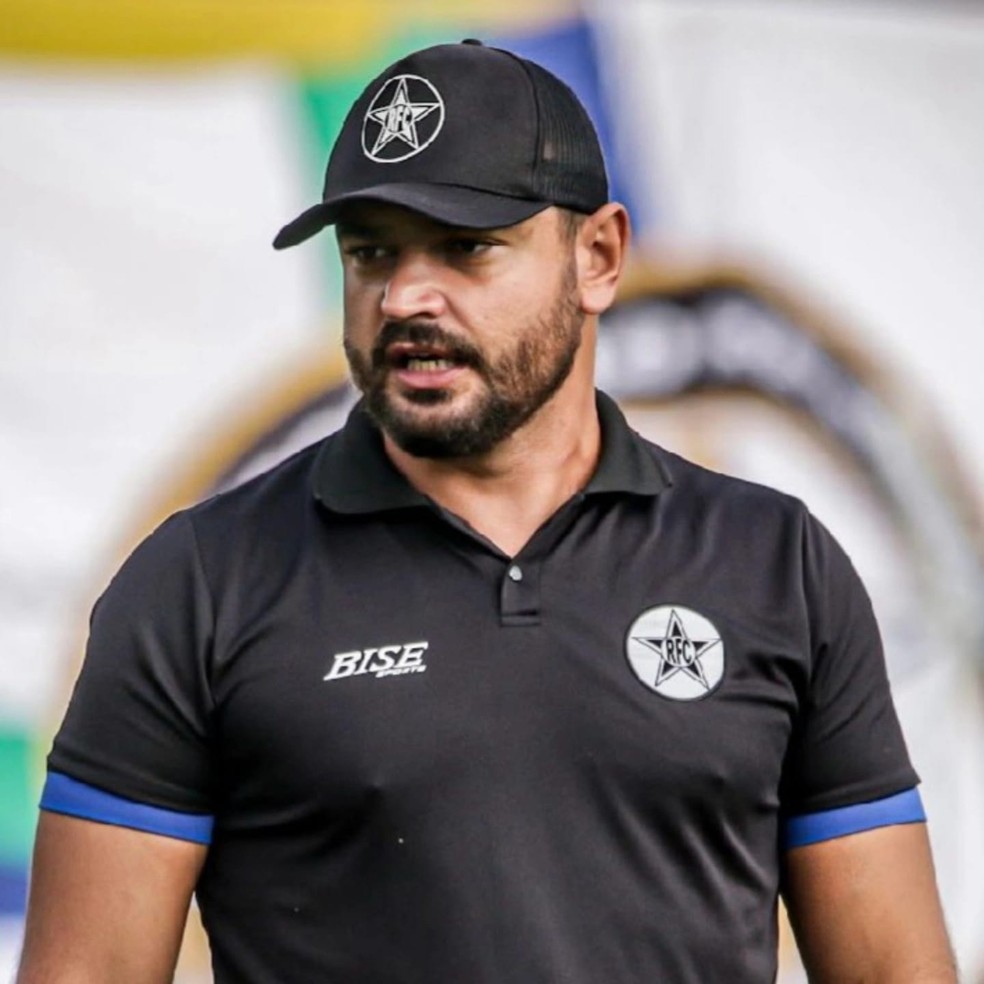 Arthur Barroso, ex-goleiro, técnico do Resende
