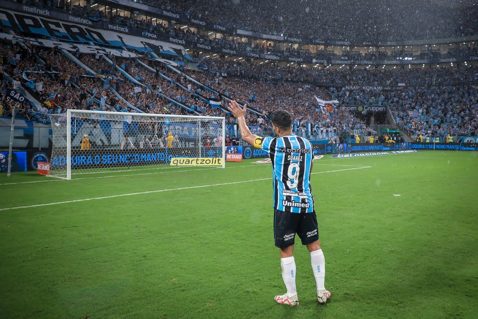 Suárez se despede da torcida do Grêmio na Arena