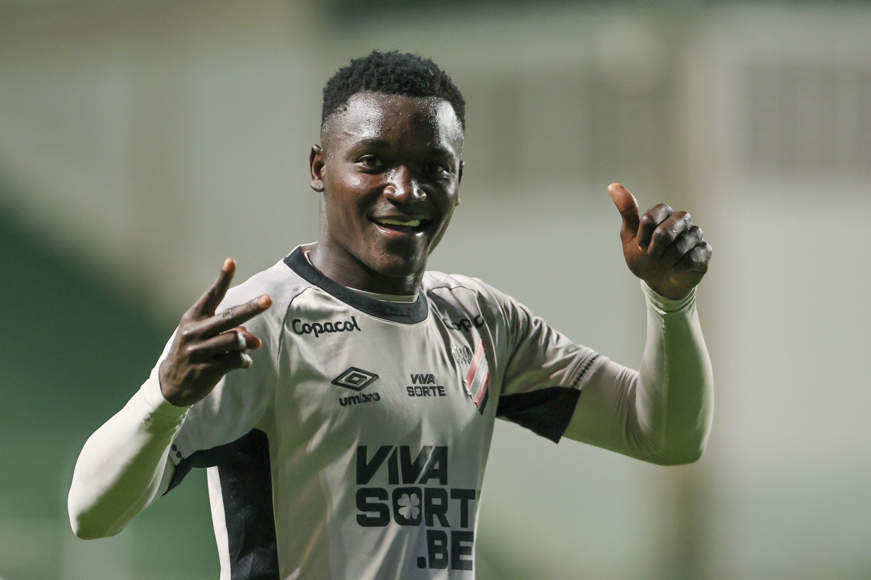 Viveros protagoniza arrancada do Athletico; veja números
