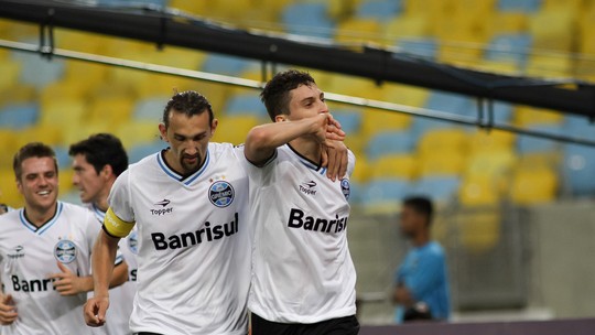 Golaço sobre o Botafogo e destaque no Porto: veja momentos da carreirapremier palpitesAlex Telles