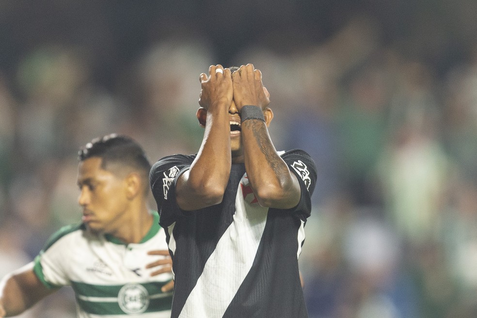 Coritiba x Vasco � Foto: Hedeson Alves/AGIF