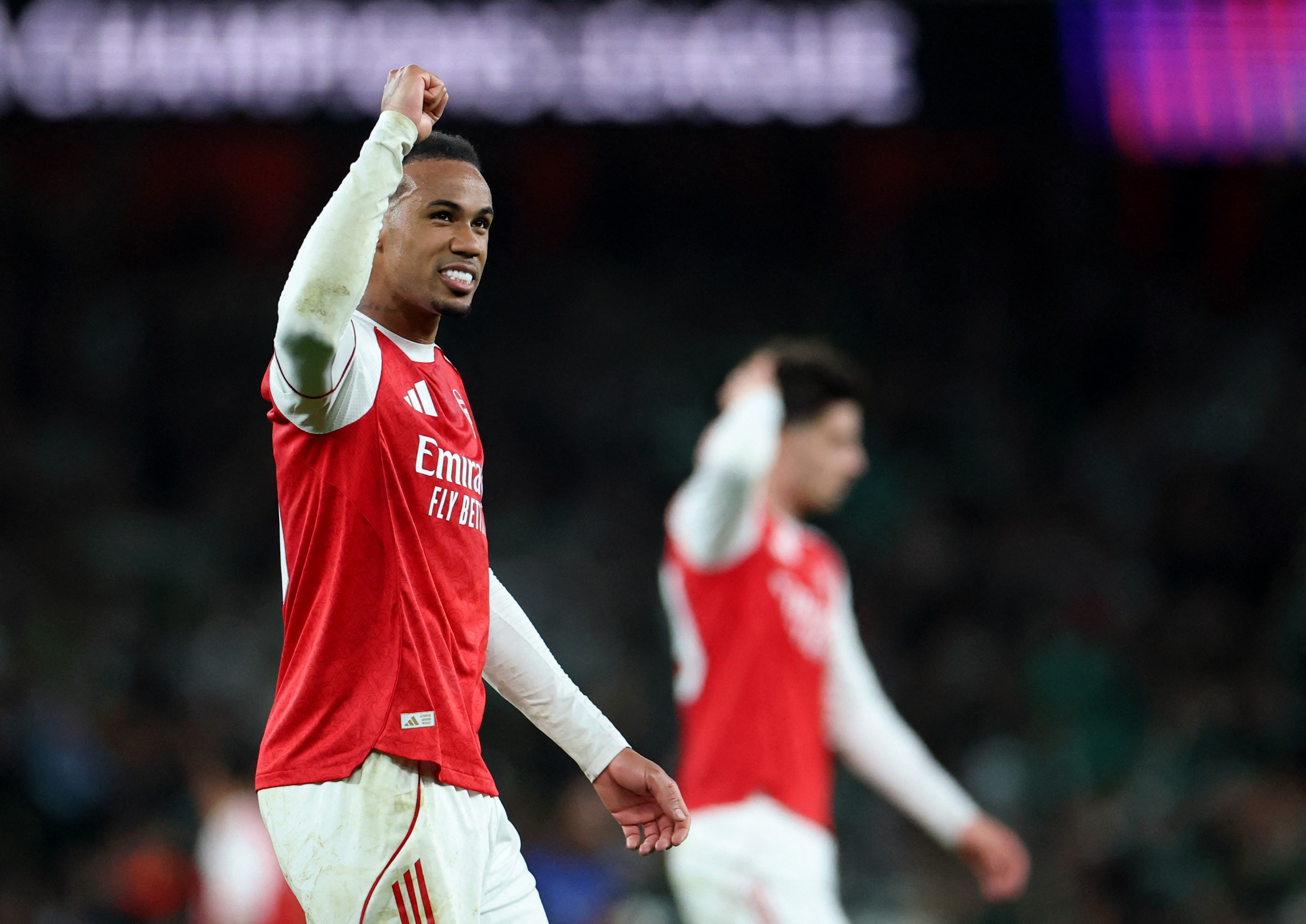 Gabriel Magalhães e Igor Thiago são eleitos por jogadores para time ideal da Premier League 2025/26