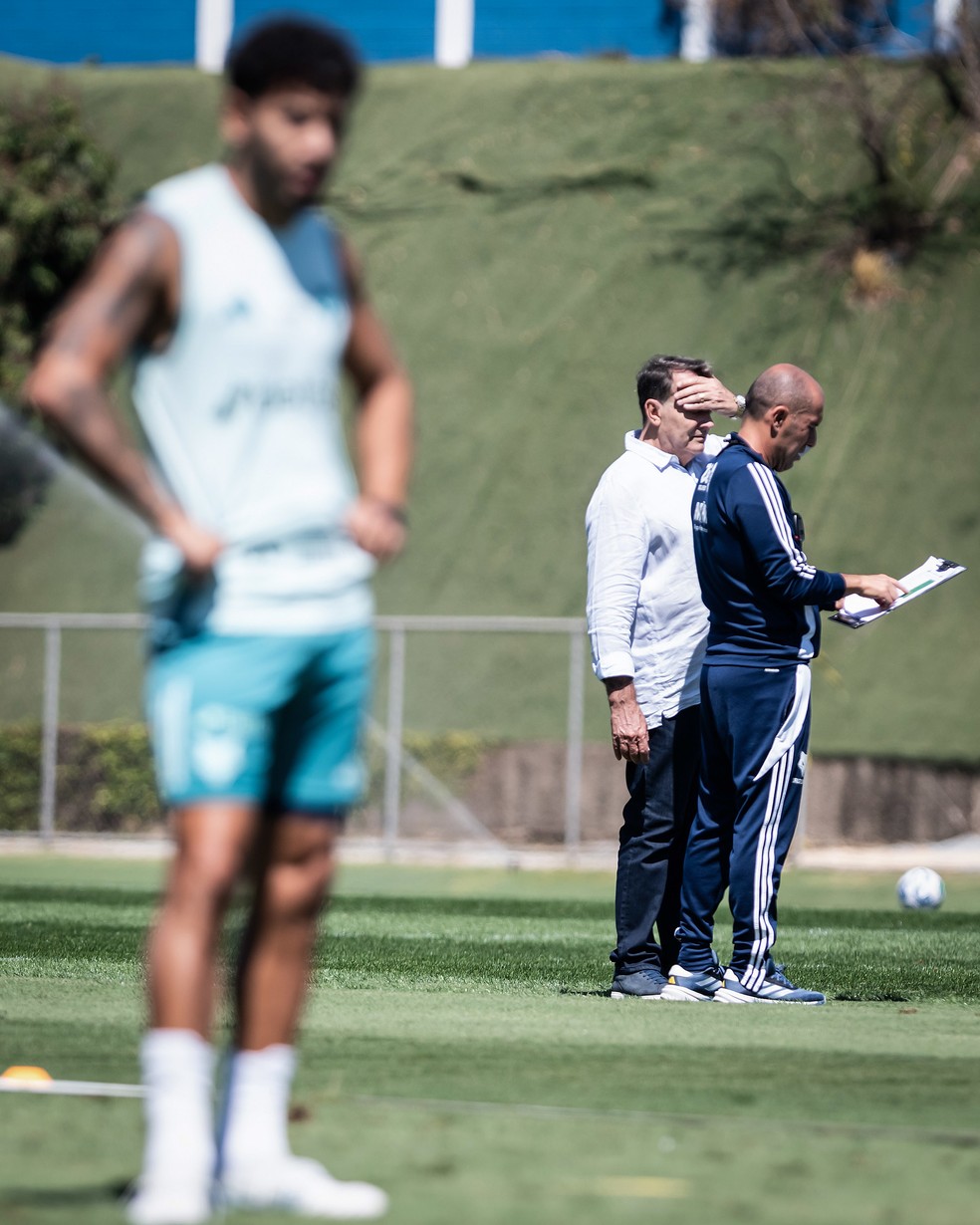 Pedro Lourenço e Leonardo Jardim no Cruzeiro — Foto: Gustavo Aleixo/Cruzeiro