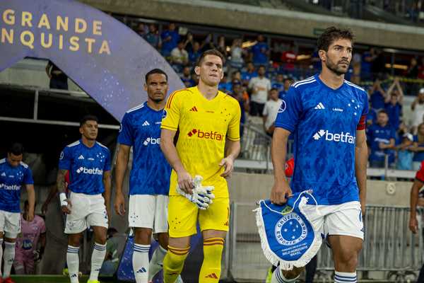 Torcida do Cruzeiro critica Rafael Cabral e equipe por desempenho decepcionante