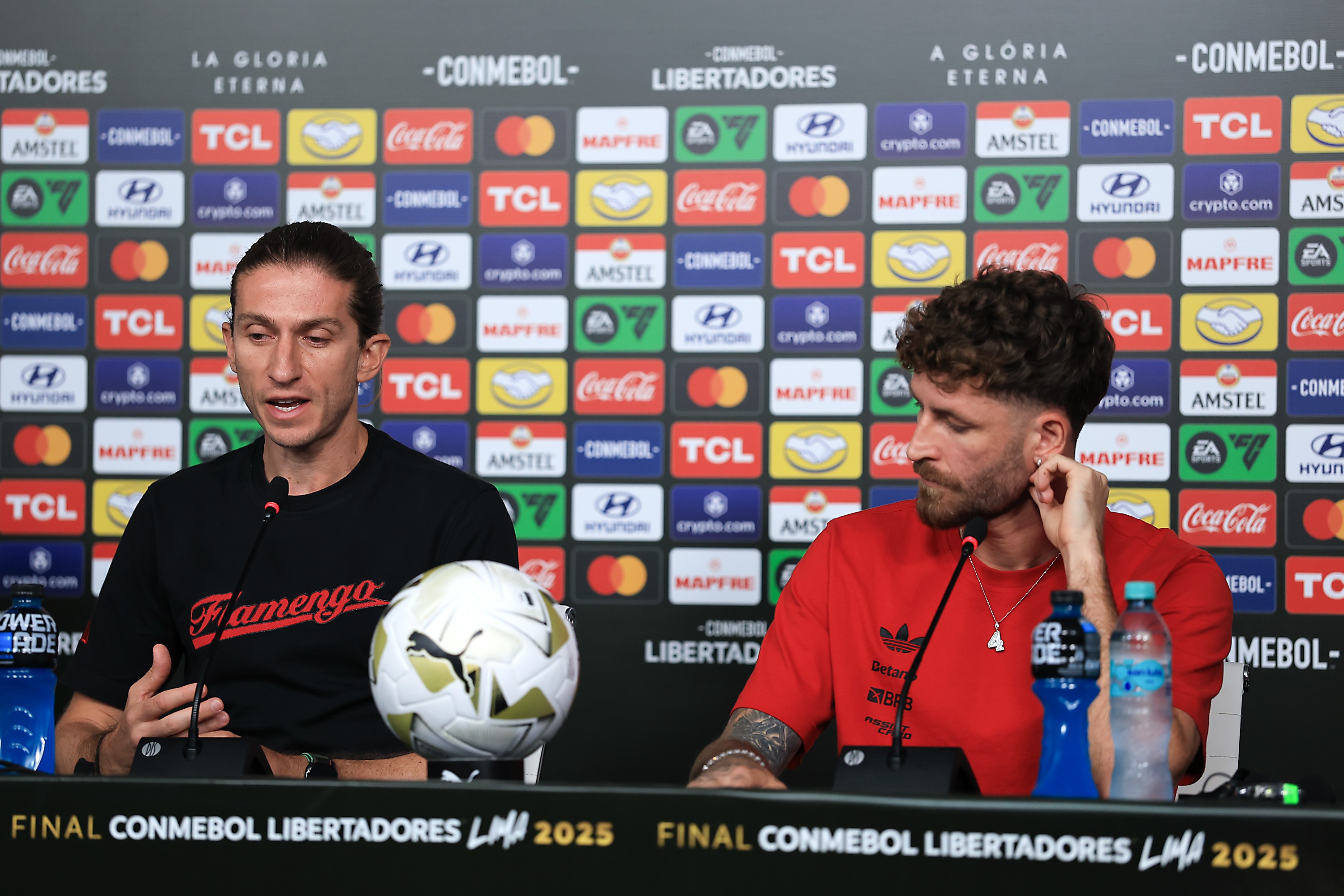 Léo Pereira exalta Filipe Luís após conquista da Libertadores: Um jogador fora de série