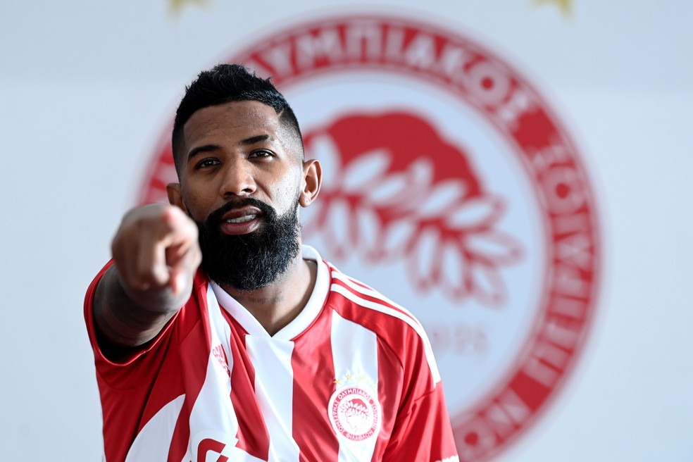Rodinei com a camisa do Olympiacos &mdash; Foto: Olympiacos