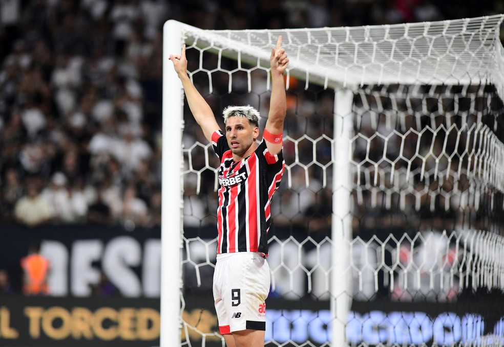 Calleri em Corinthians 2x2 São Paulo — Foto: Marcos Ribolli