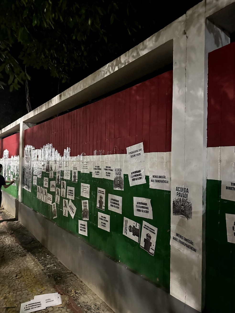 Cartazes com protesto nas Laranjeiras — Foto: Reprodução