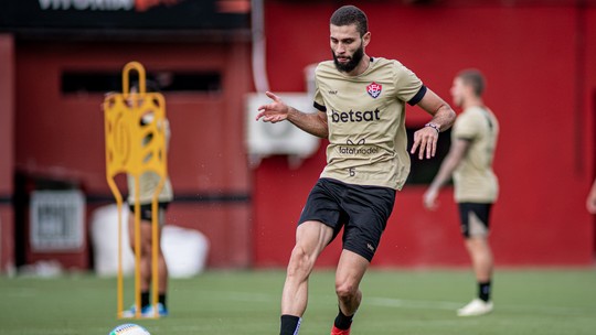 Com olho no Barradão e outro no Maracanã, Vitória enfrenta o Vasco e seca o Flu por saída do Z-4