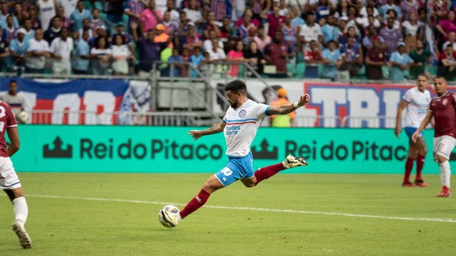 Cauly em a&ccedil;&atilde;o contra o Barcelona de Ilh&eacute;us
